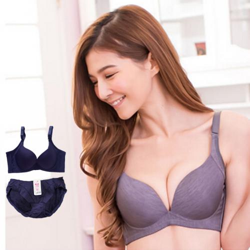 Plain-colored coffee-colored cotton lingerie set with an ultra-comfortable design featuring no bra cups and a deep V-neckline.