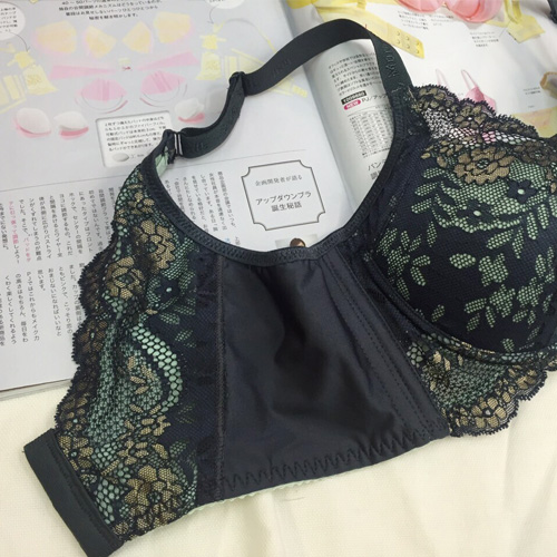 色色俱備美背內衣。A.B.C.D罩