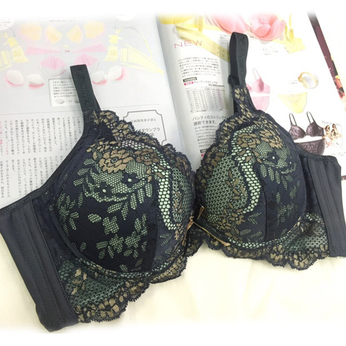 色色俱備美背內衣。A.B.C.D罩