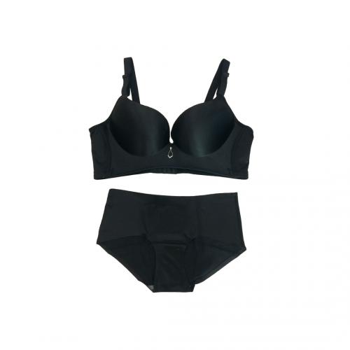 無鋼圈輕透氣一片式無痕修副乳內衣