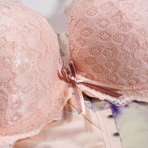 Flower-shaped lingerie with no steel band, featuring a push-up design.