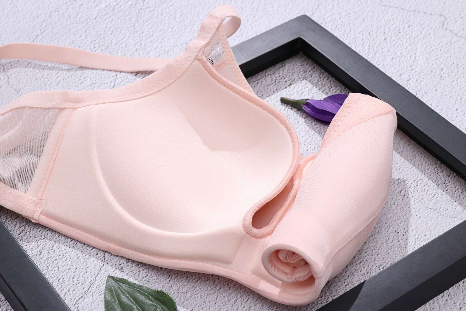 簡約、光面防走光萬用無鋼圈內衣