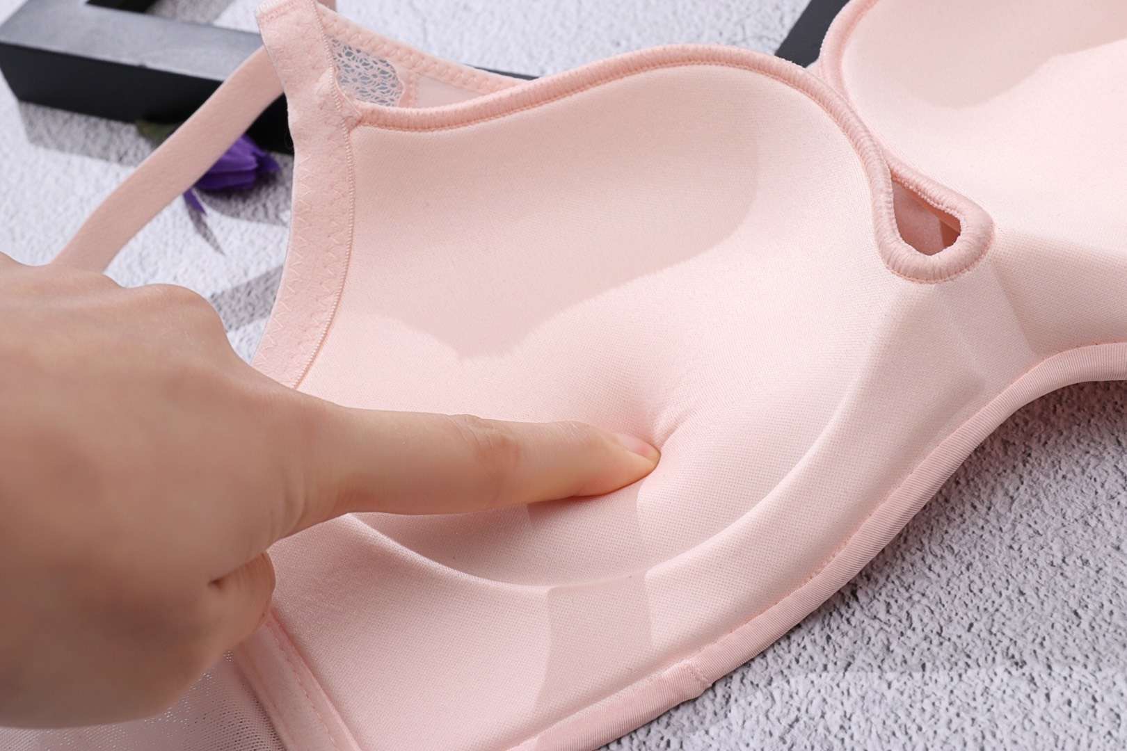 簡約、光面防走光萬用無鋼圈內衣