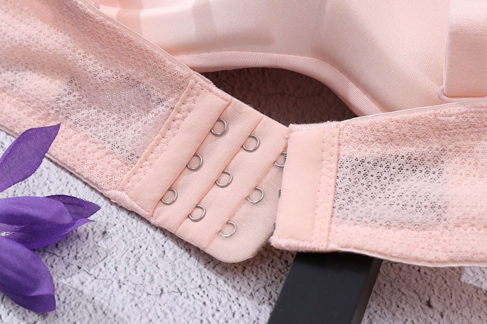 簡約、光面防走光萬用無鋼圈內衣