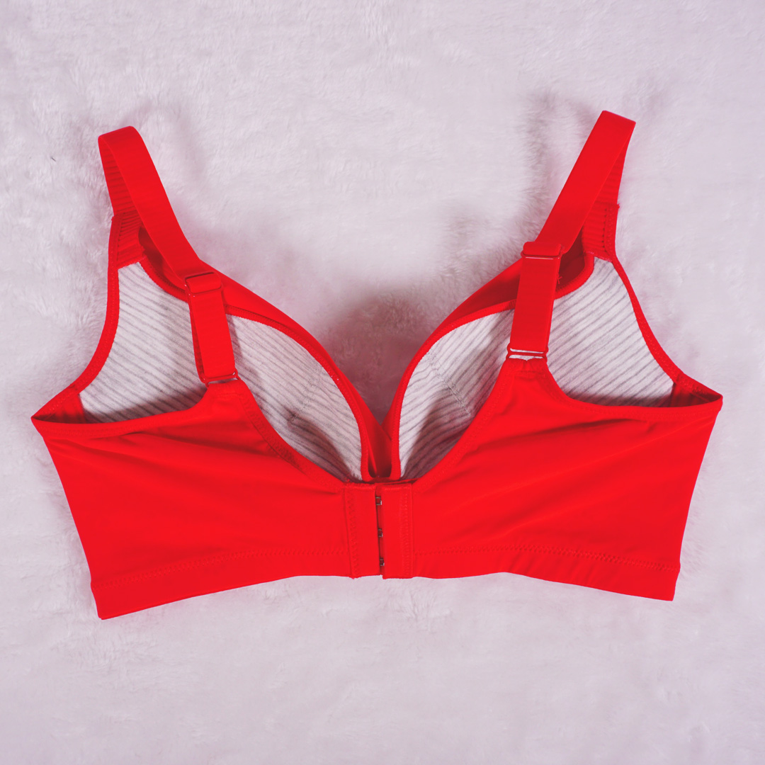 聚攏上托薄款收副乳調整型內衣