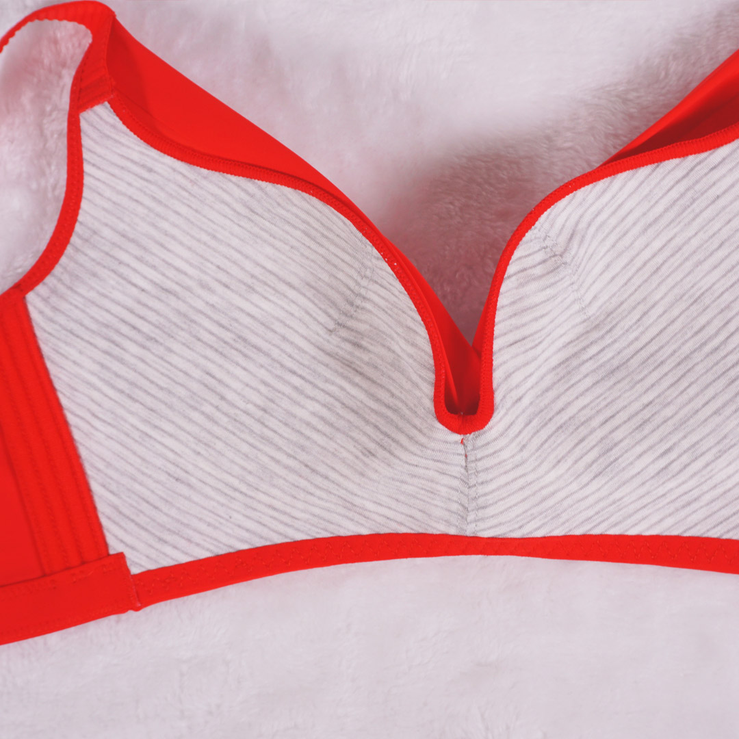 聚攏上托薄款收副乳調整型內衣