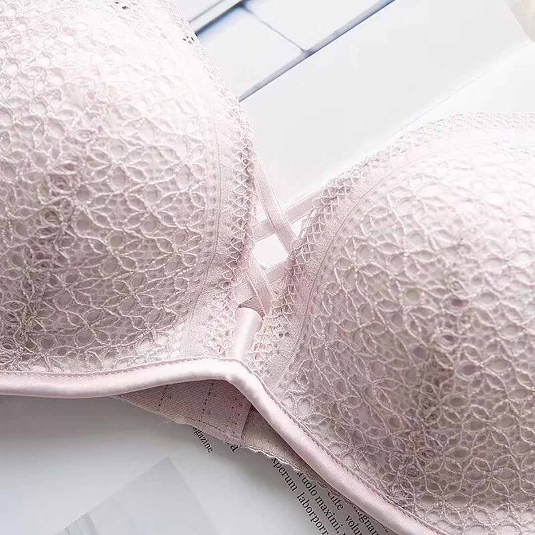 交叉綁帶深V聚攏浪漫蕾絲無鋼圈薄杯內衣