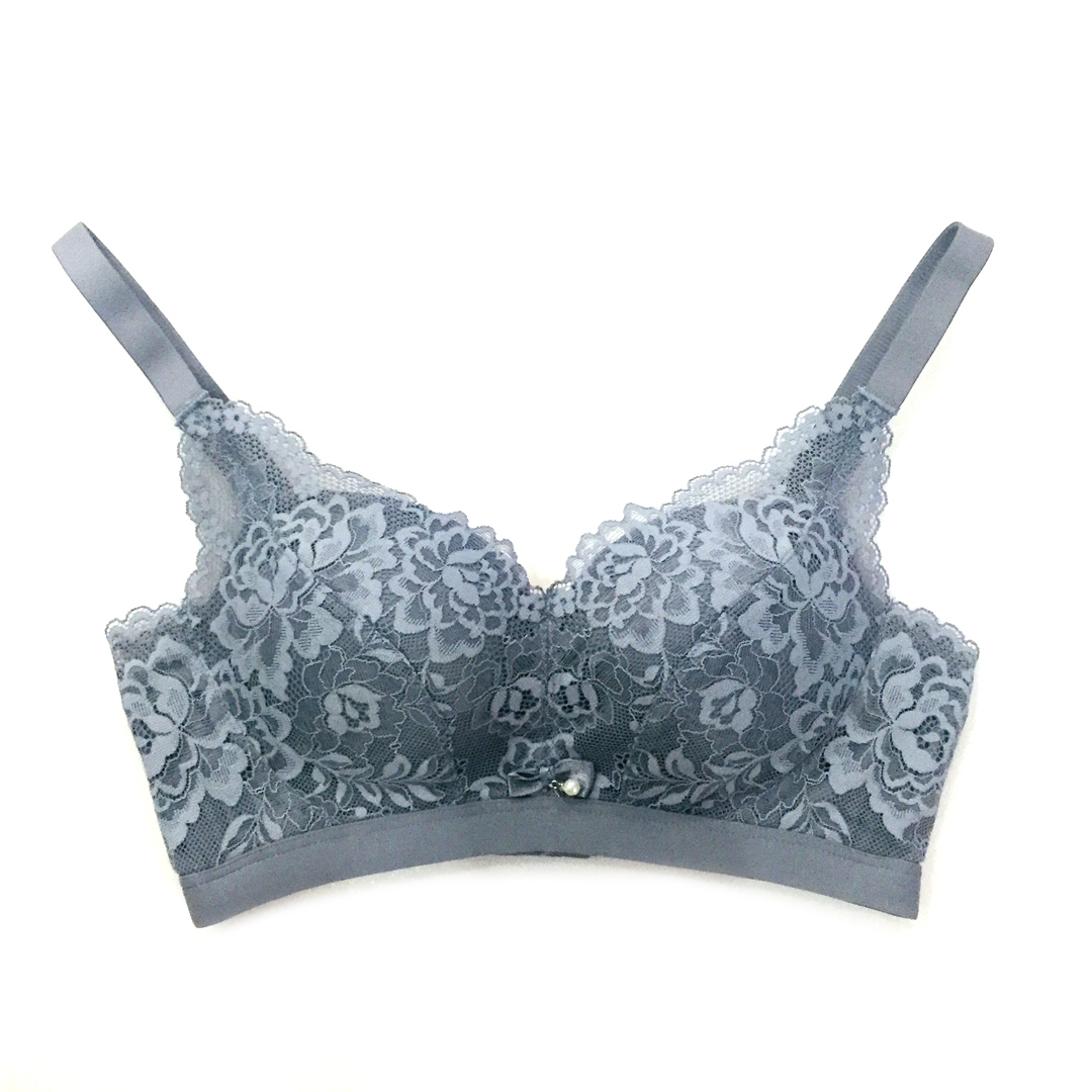 穿著無感舒適雲感棉小胸中厚AB杯調整新聚攏無痕內衣