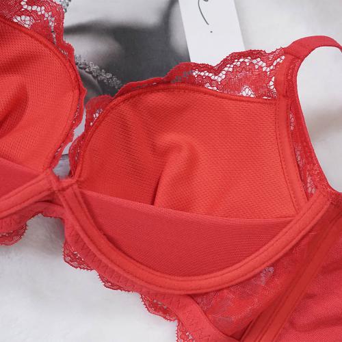 Flower-shaped lingerie with no steel band, featuring a push-up design.