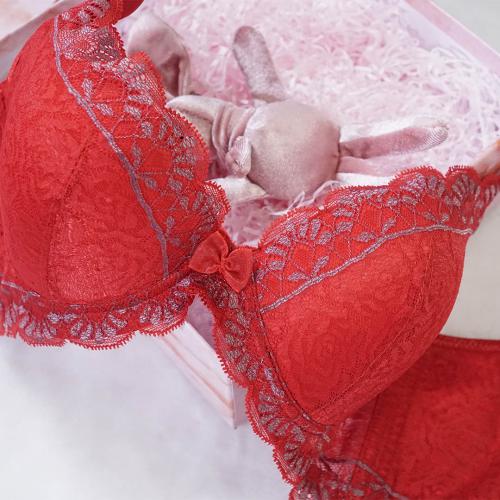 【No-Ring Easy-On】Attractive Cool-Themed Low-Back Innerwear with Heart Support and Cup - Purple Pink Skin Red