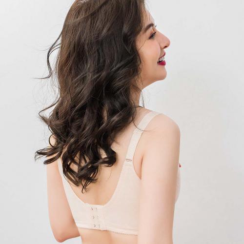 Full cup nude-fitting bra