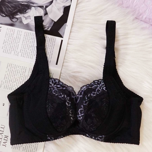 防止肩帶滑落-彈性延伸背片＋U型包覆 強托機能內衣