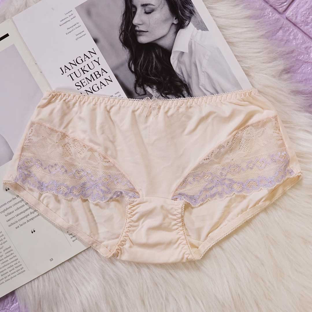 防止肩帶滑落-彈性延伸背片＋U型包覆 強托機能內衣 配褲