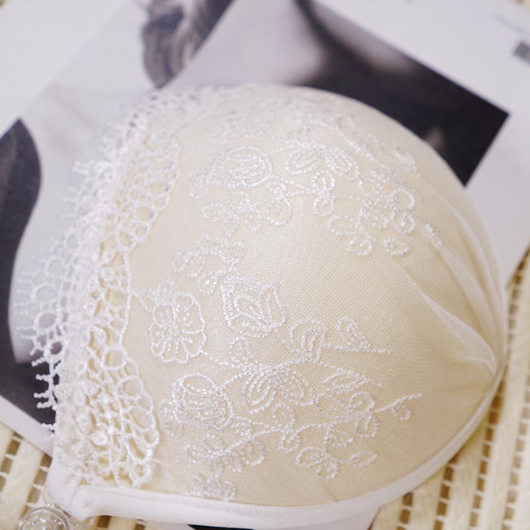 白色刺繡蕾絲聚攏隱形婚紗專用內衣