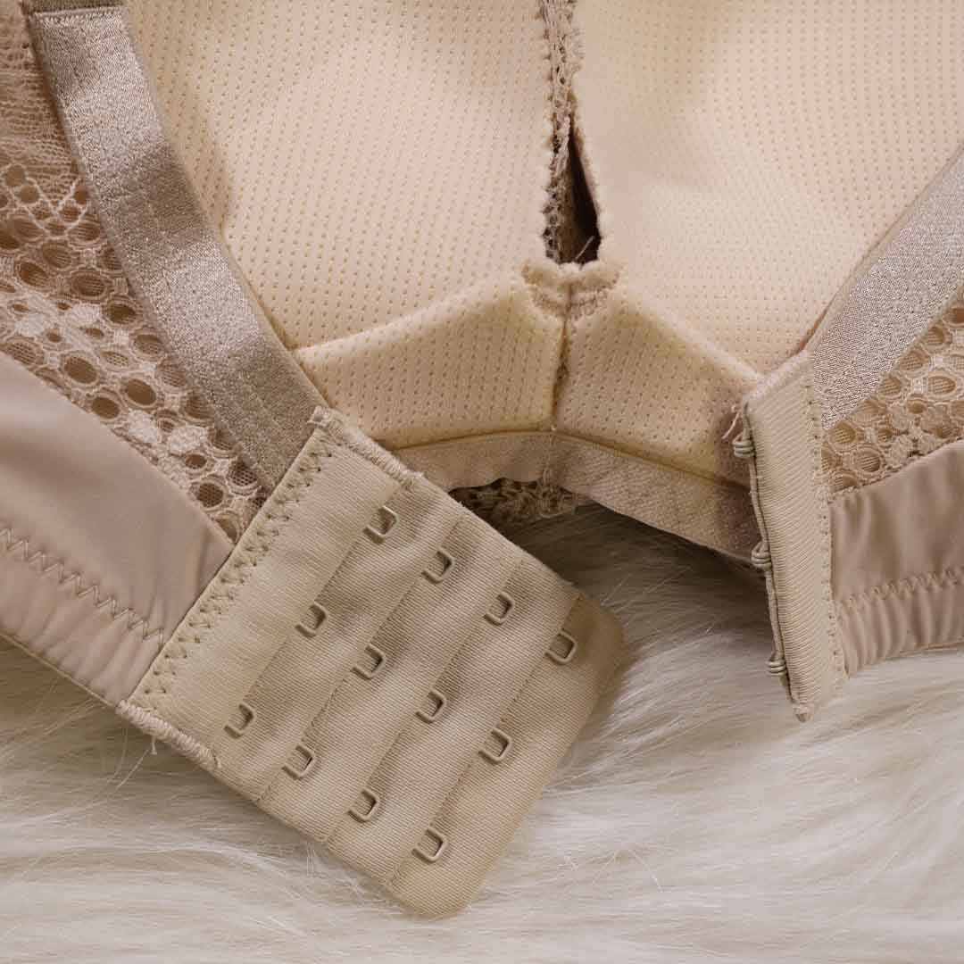 輕氧系列，蕾絲美背透氣聚攏無鋼圈內衣