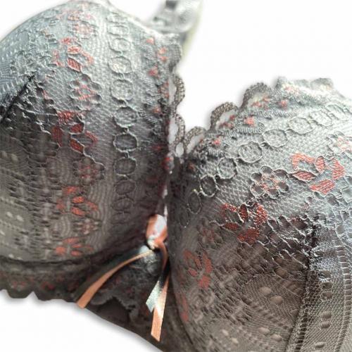 Rocking sparkling lace bra. Graceful focus. Romantic turtleneck. A/B/C/D - soft steel band.