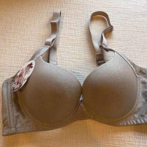 Plain-colored coffee-colored cotton T-shirt bra with moisture-wicking and sweat-absorbing properties, without any traces of stitching.