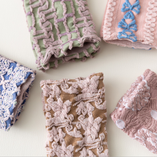 立體花棉質中筒女襪