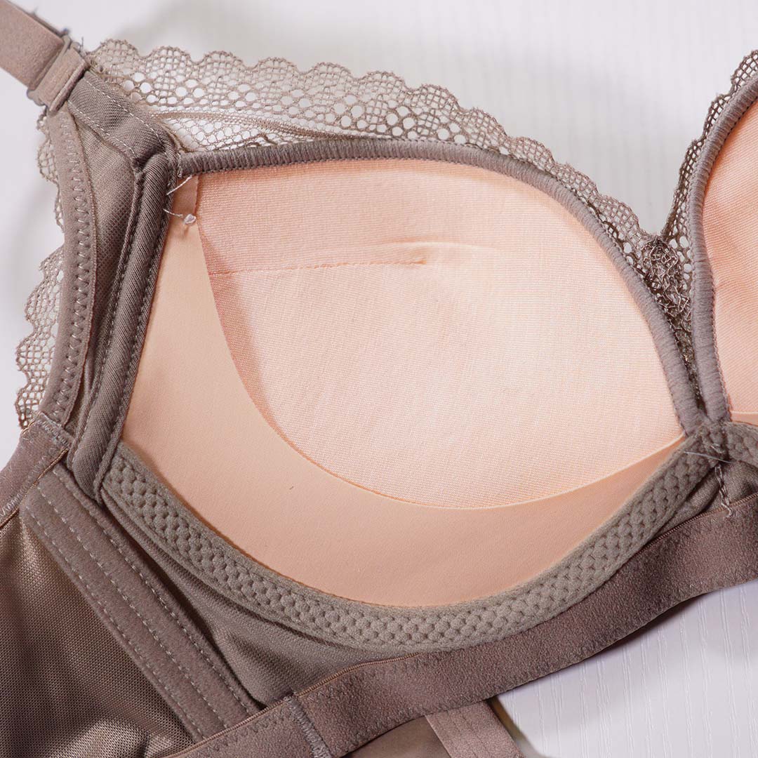 舒適嬰兒棉精緻雞心V字裝飾性感蕾絲杯面防副乳内衣