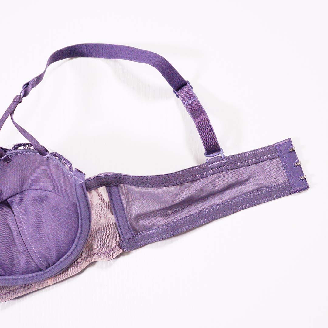 日系聚攏蕾絲貝殼内衣