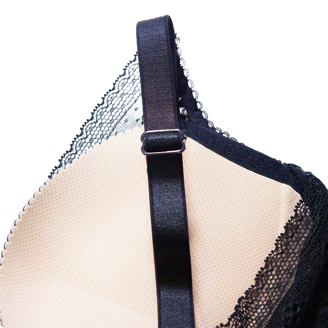 輕氧系列，蕾絲美背透氣聚攏無鋼圈內衣