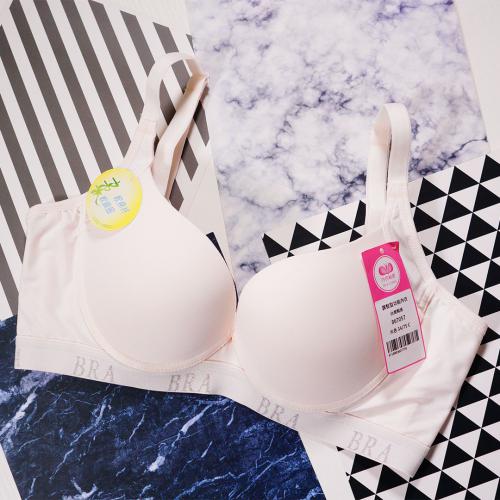 Fashionable and dynamic smooth-textured T-shirt Bra