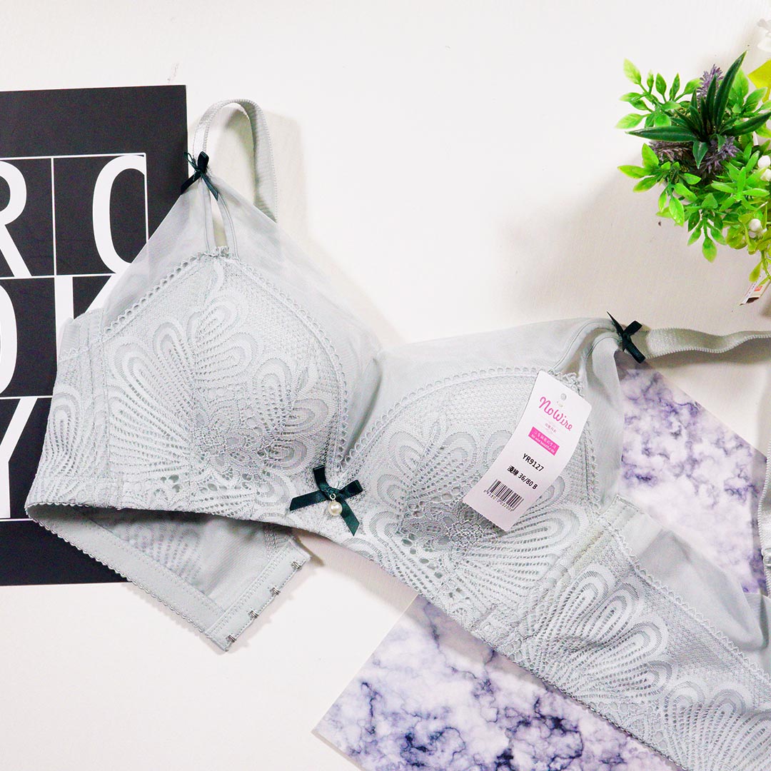 吊角拼接鏤空設計，親膚舒適透氣無鋼圈內衣