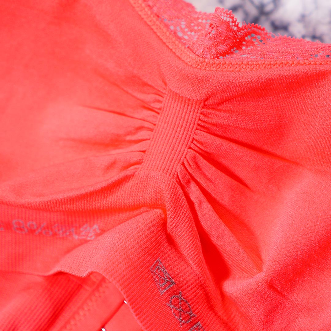 台灣專利無鋼圈健康杯-蕾絲緣邊款-睡眠、生理期、輕運動