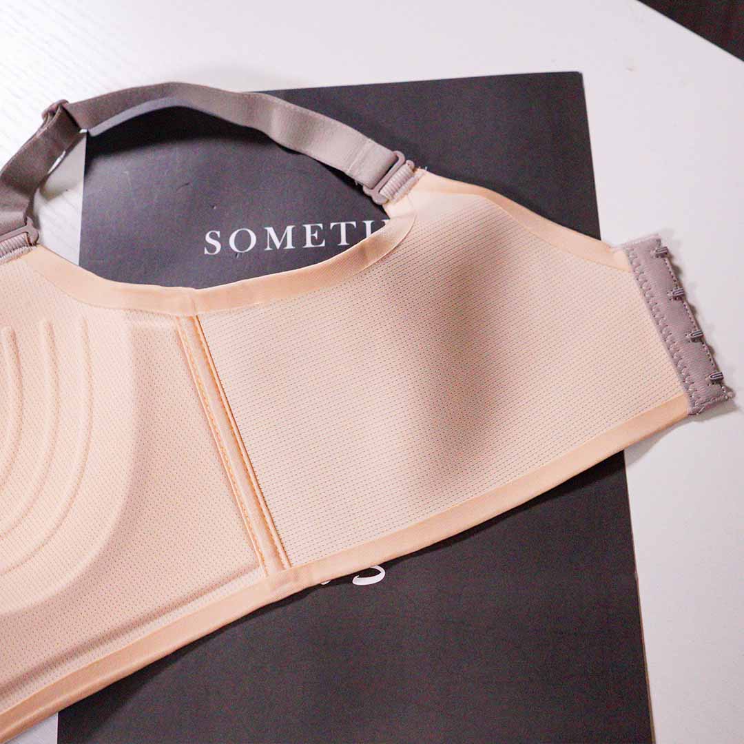 舒適B杯光面無磁無痕一片式集中聚攏内衣