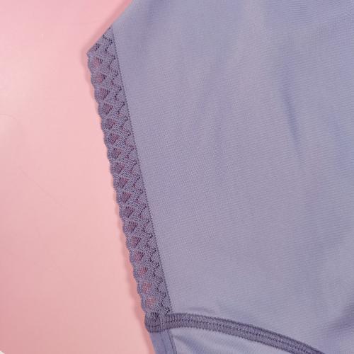 Cool feeling seamless underwear with 99.9% antibacterial and deodorizing properties