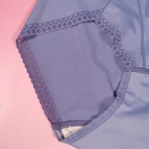 Cool feeling seamless underwear with 99.9% antibacterial and deodorizing properties