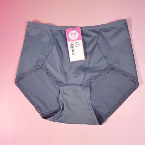 Cool feeling seamless underwear with 99.9% antibacterial and deodorizing properties
