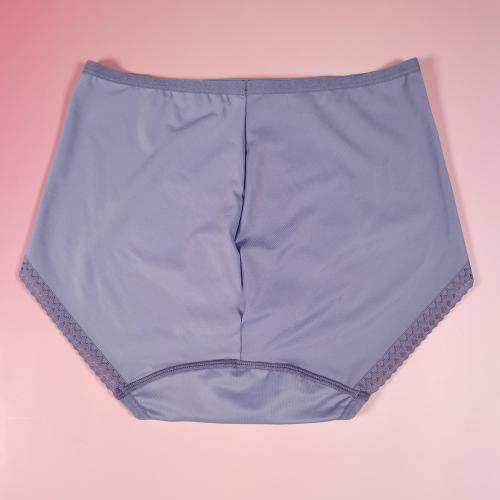 Cool feeling seamless underwear with 99.9% antibacterial and deodorizing properties