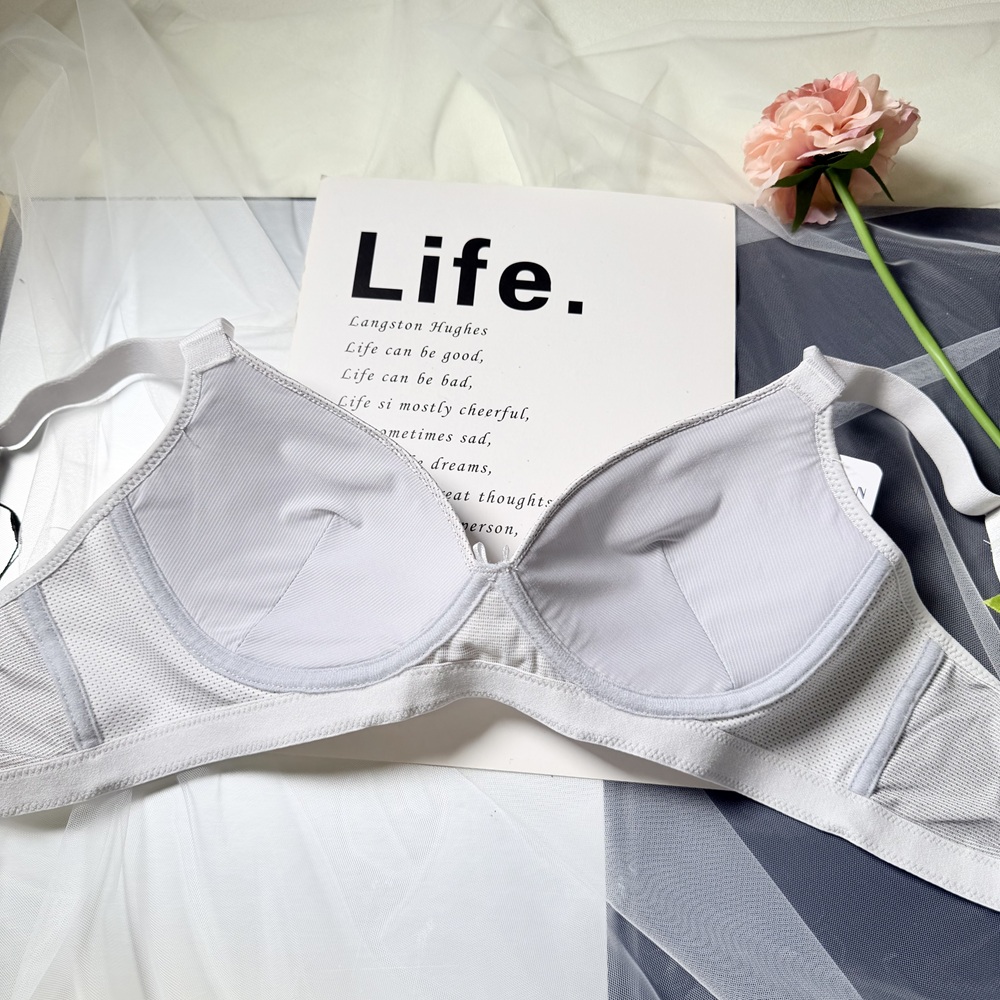 清新柔軟絲滑膠原蛋白罩杯無鋼圈內衣